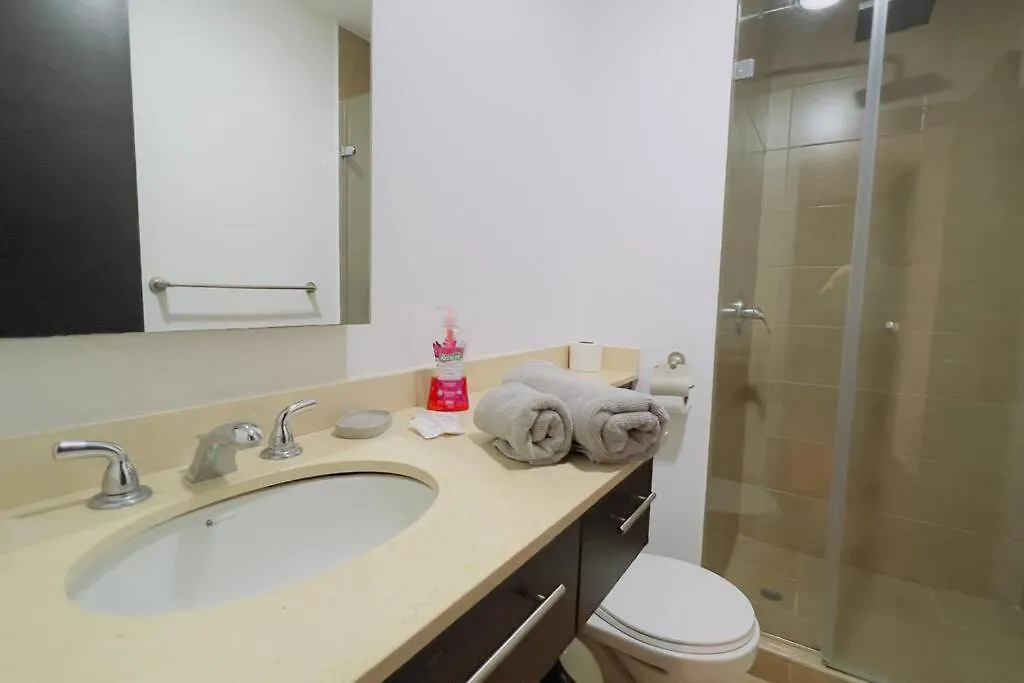 كويتو Departamento De Lujo 2 Habitaciones Junto Al Hotel Sheraton Con Piscina Y Gym شقة